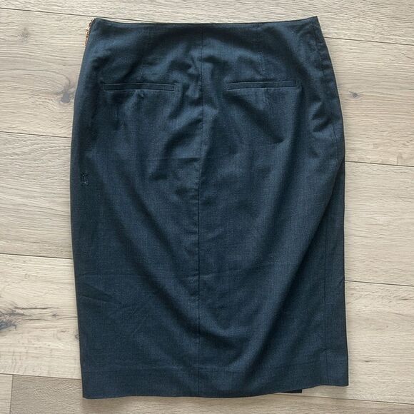 SUNDAY CLEAROUT!!! 
Kit and Ace Size 6 Skirt - Rose Gold Zipper - Picture 4 of 5